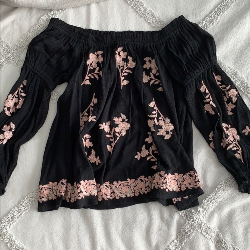 American Eagle off the shoulder blouse